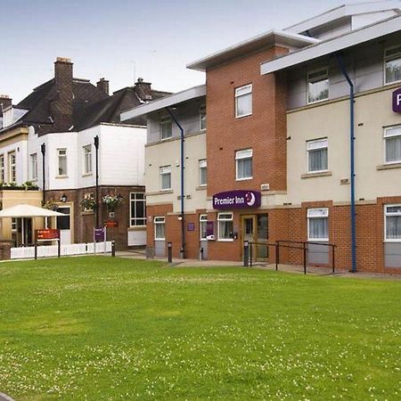 Premier Inn Manchester - Heaton Park Экстерьер фото