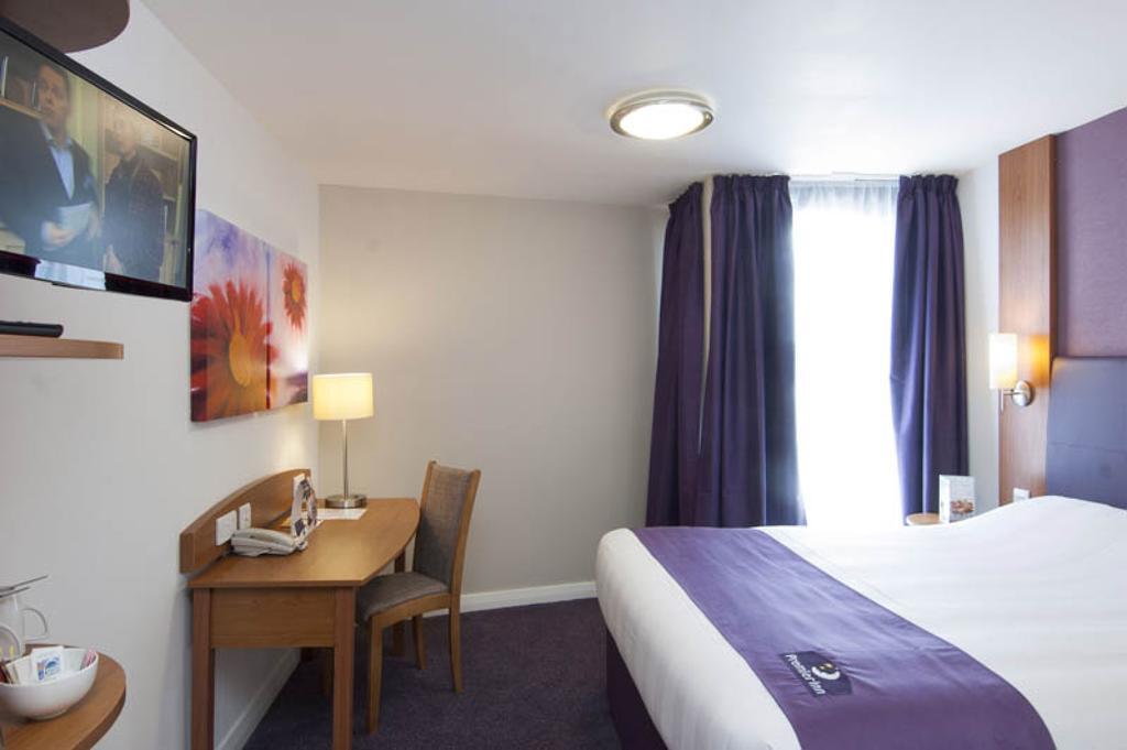 Premier Inn Manchester - Heaton Park Экстерьер фото