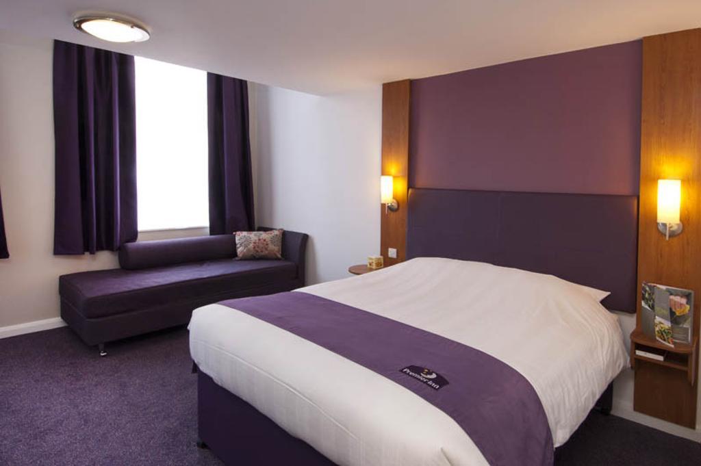 Premier Inn Manchester - Heaton Park Экстерьер фото