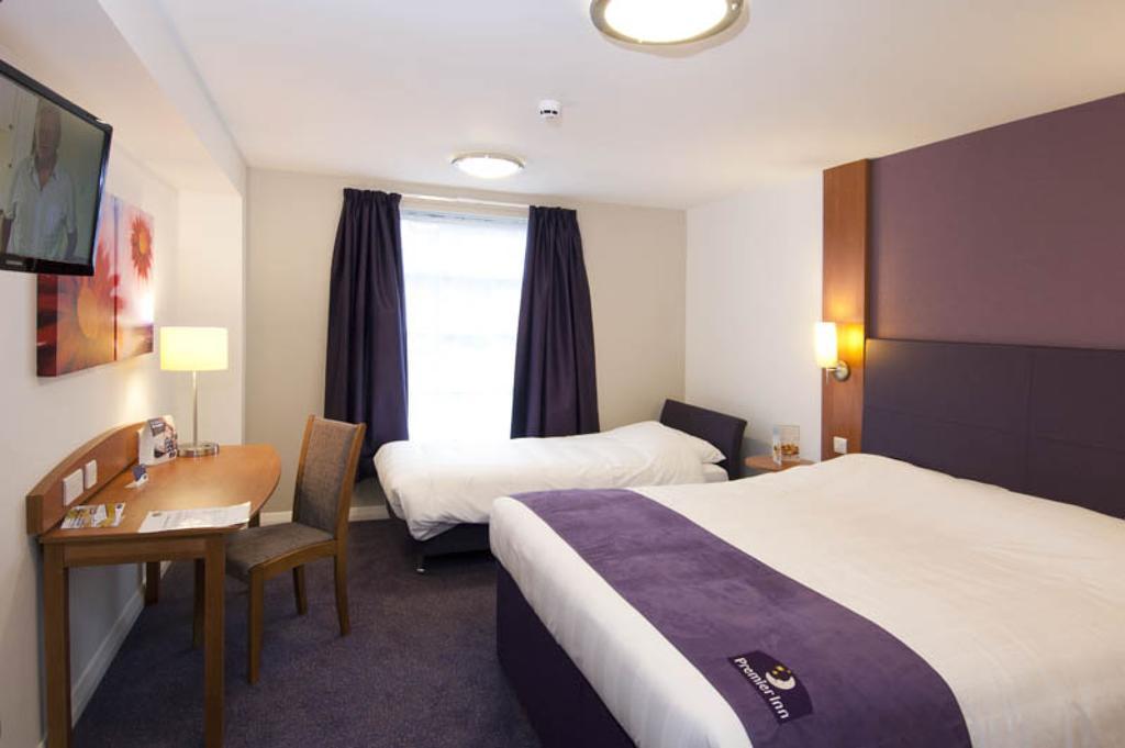 Premier Inn Manchester - Heaton Park Экстерьер фото