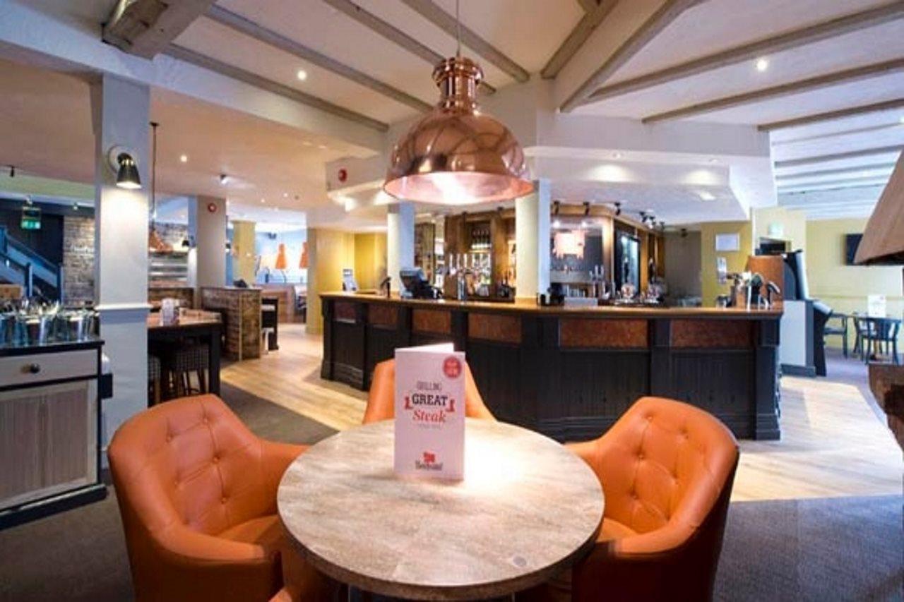 Premier Inn Manchester - Heaton Park Экстерьер фото