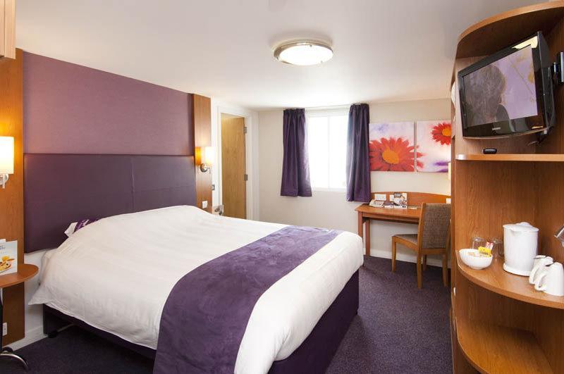 Premier Inn Manchester - Heaton Park Экстерьер фото